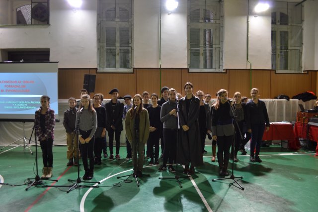 Októberi ünnepély