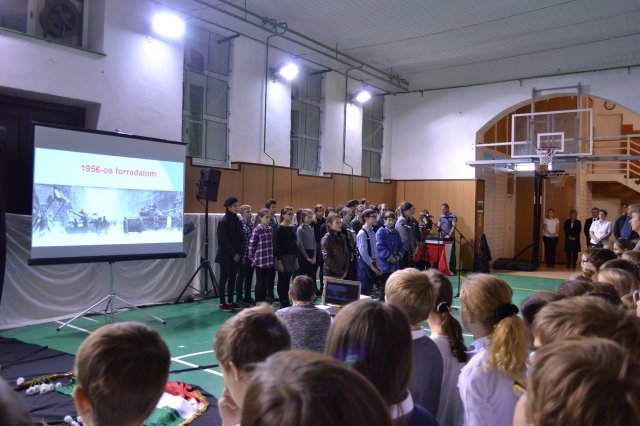 Októberi ünnepély